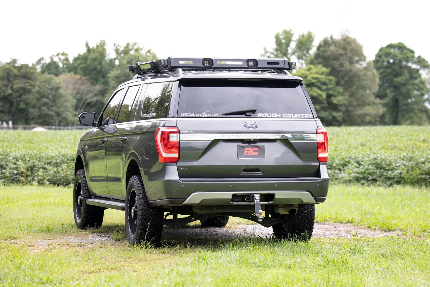 Fits Ford Expedition 4WD (2018-2024) 3 Inch Lift Kit; UCA; M1 Struts; 40240RED