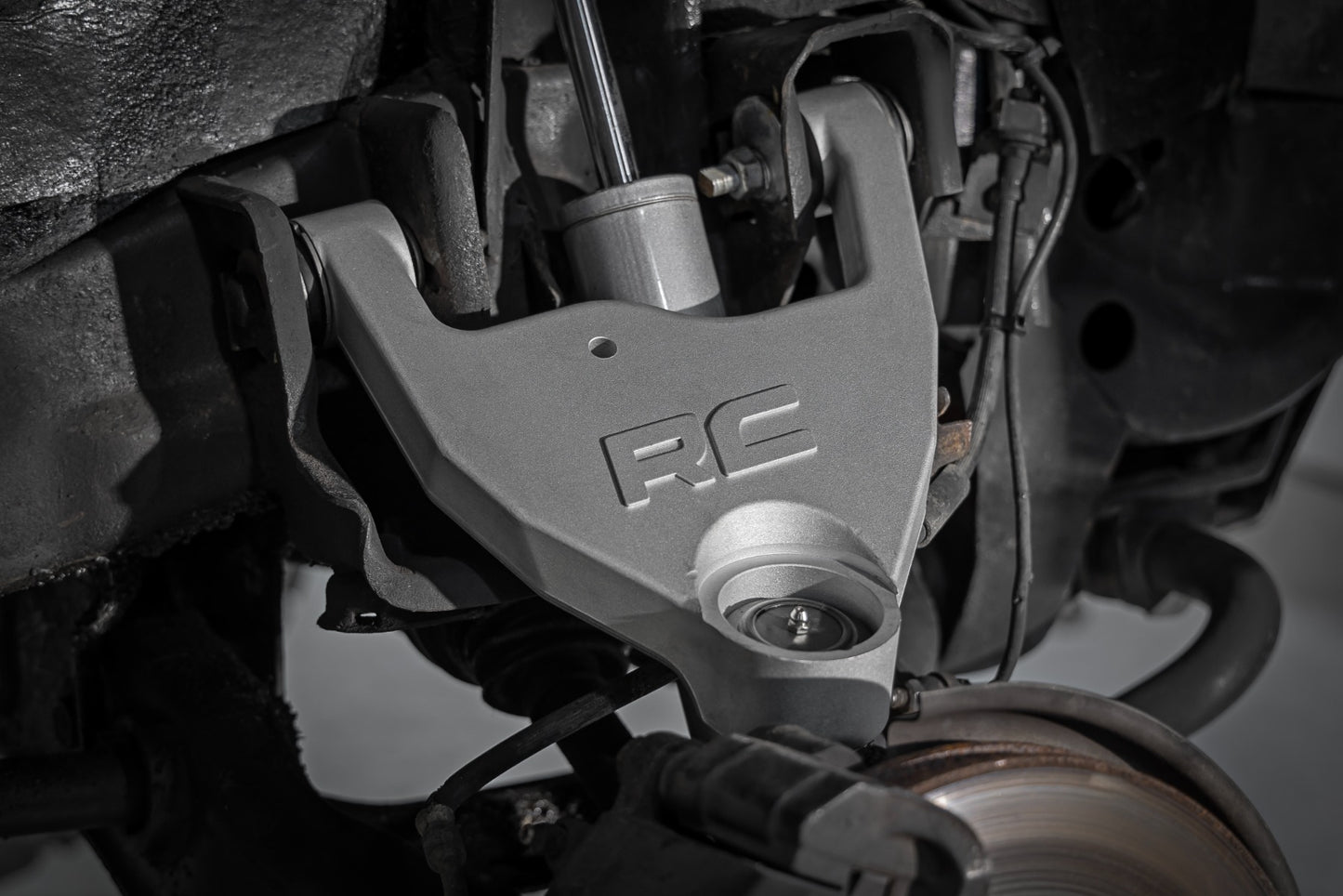 Rough Country Forged Upper Control Arms - 2.5" of Lift - Chevy/GMC S10 Blazer/S10 Truck/S15 Jimmy 4WD - 10036