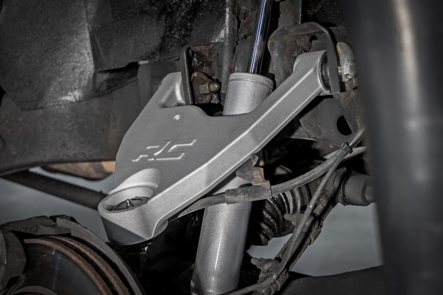 Rough Country Forged Upper Control Arms - 2.5" of Lift - Chevy/GMC S10 Blazer/S10 Truck/S15 Jimmy 4WD - 10036