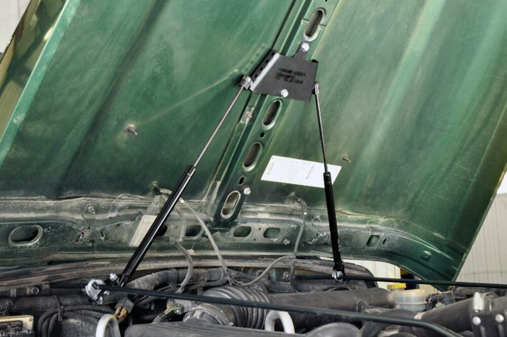 Fits Jeep Wrangler TJ (97-06) (04-06) Hood Struts; Hydraulic; 1151