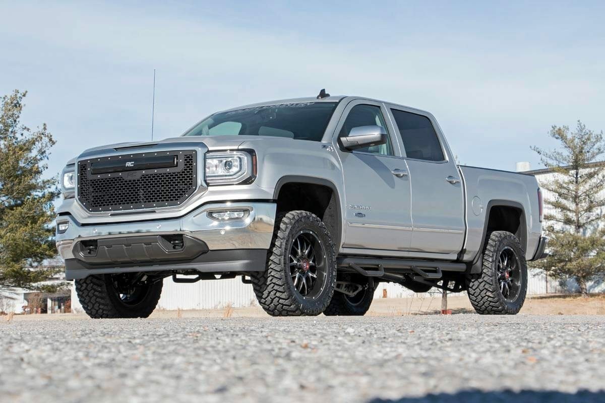 Fits Chevy/GMC 1500 (14-18 & Classic) 3.5 Inch Lift Kit; Cast Steel LCA; 12430