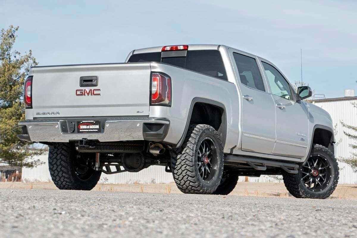 Fits Chevy/GMC 1500 (14-18 & Classic) 3.5 Inch Lift Kit; Cast Steel LCA; 12430