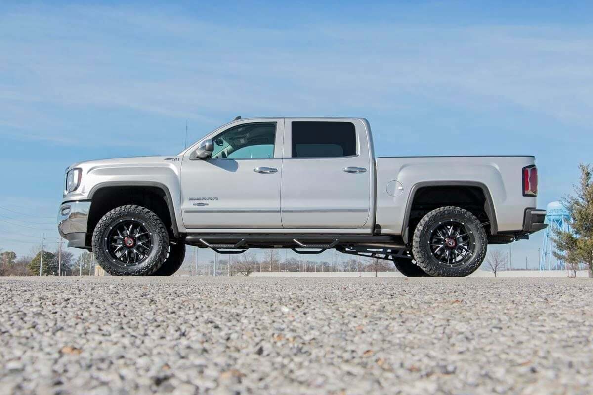 Fits Chevy/GMC 1500 (14-18 & Classic) 3.5 Inch Lift Kit; Cast Steel LCA; 12430