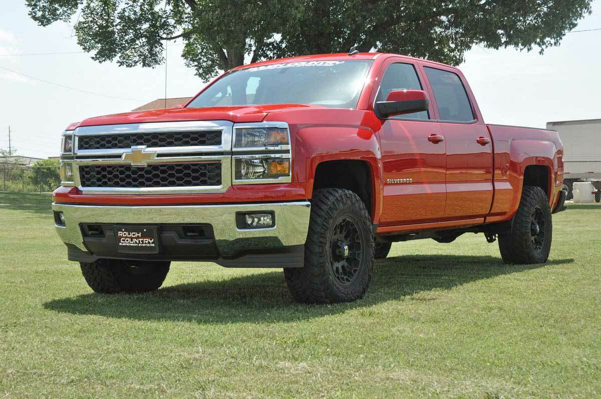 Fits Chevy/GMC 1500 (07-18) 2.5 Inch Lift Kit; Alu/Cast Steel; M1 Strut; 1340