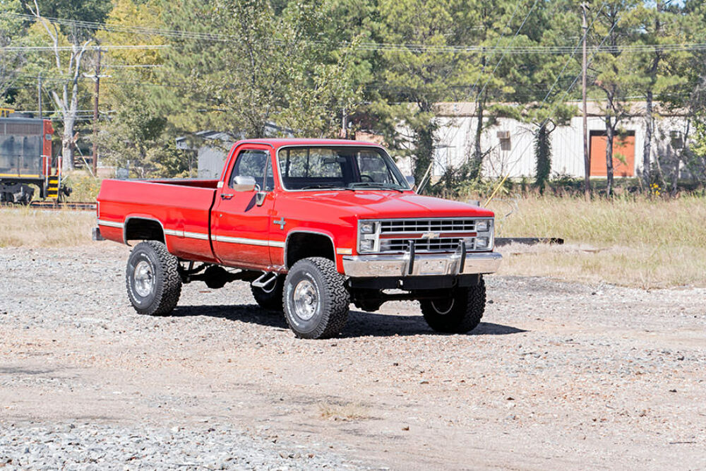 Fits Chevy 3/4-Ton Suburban/C25/K25 Truck(73-76) 4" Lift 56" Rear Springs 19730