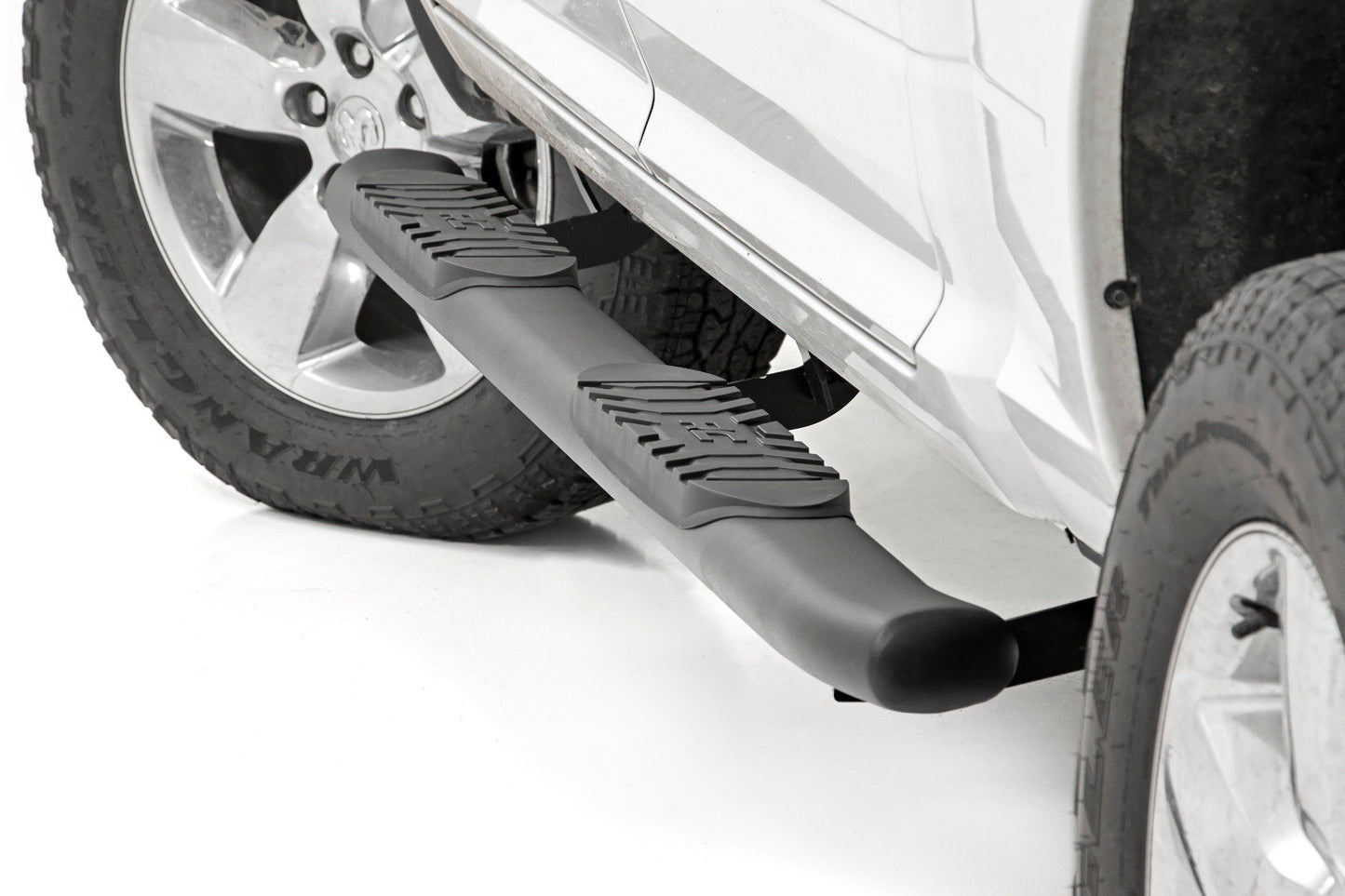 Fits Ram 1500/2500/3500 2WD/4WD Oval Nerf Step; Crew Cab; Black; 21003