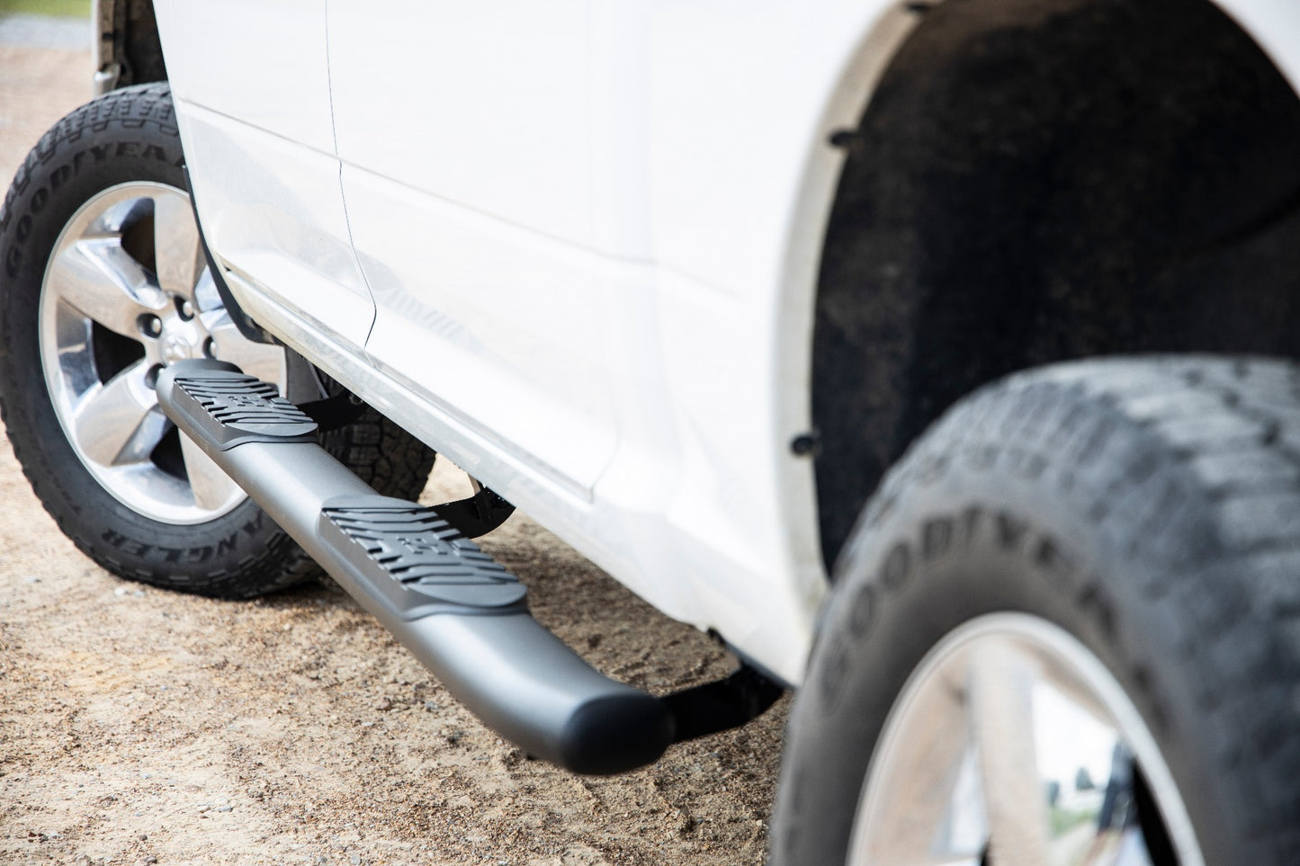 Fits Ram 1500/2500/3500 2WD/4WD Oval Nerf Step; Crew Cab; Black; 21003