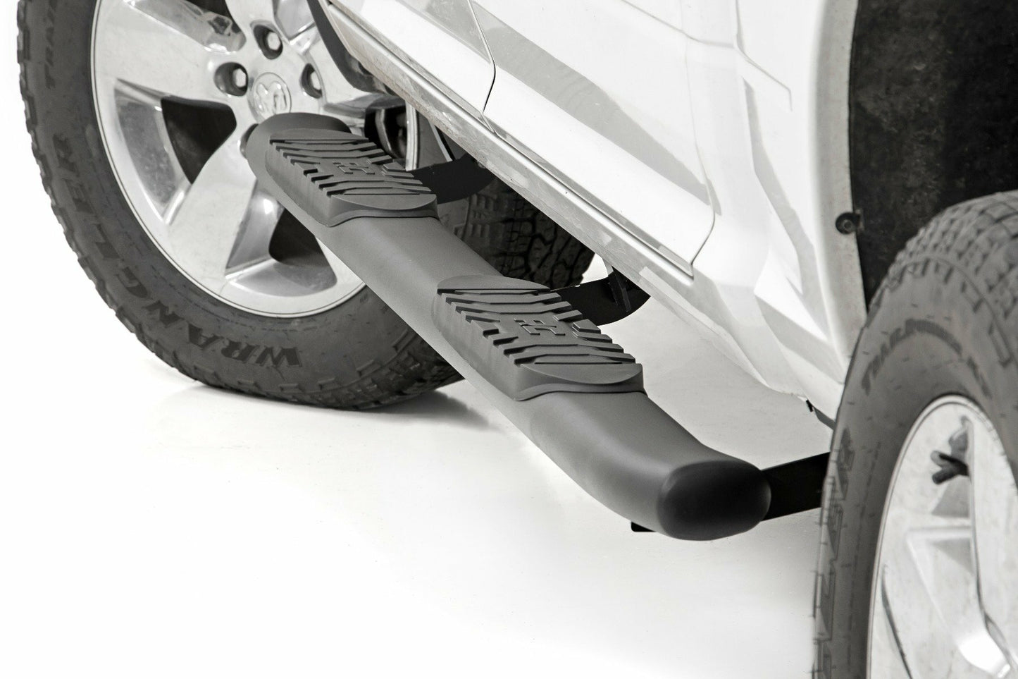 Fits Ram 1500/2500/3500 2WD/4WD Oval Nerf Step; Crew Cab; Black; 21003