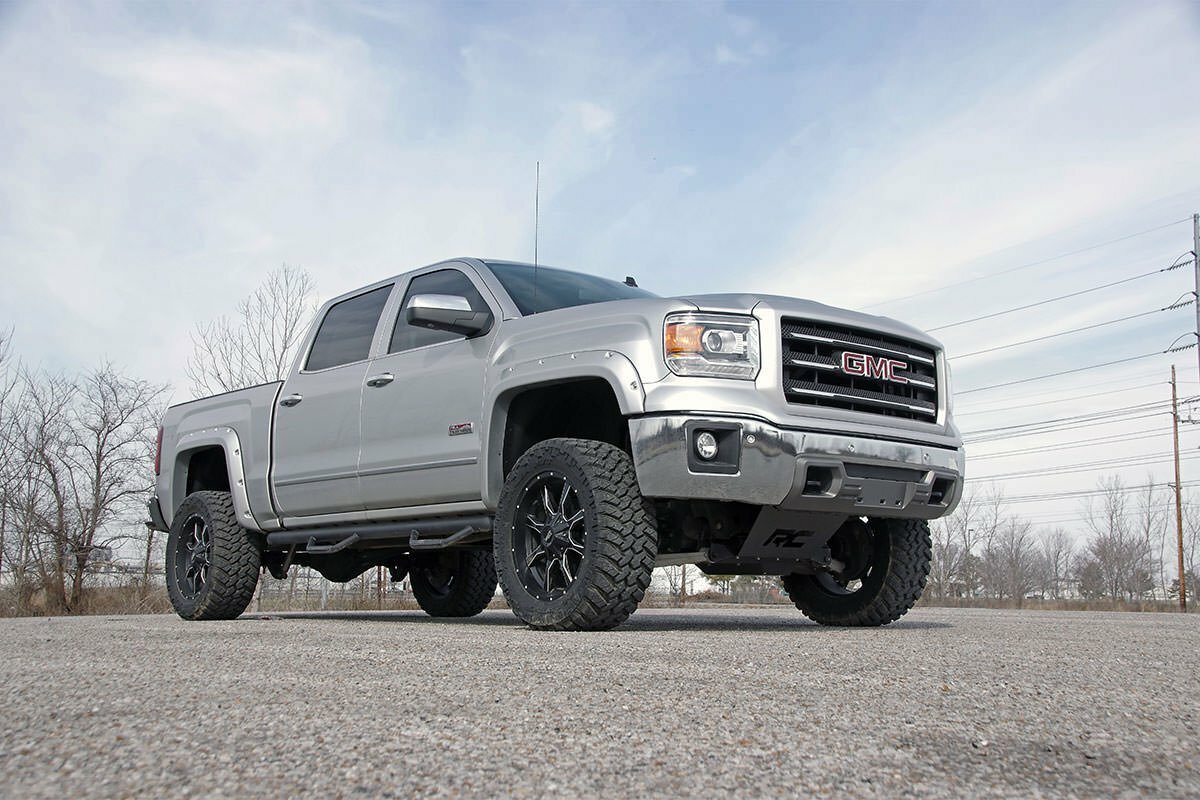 Fits Chevy/GMC 1500 4WD (14-18 & Classic) 5 Inch Lift Kit; Cast Steel; 22330