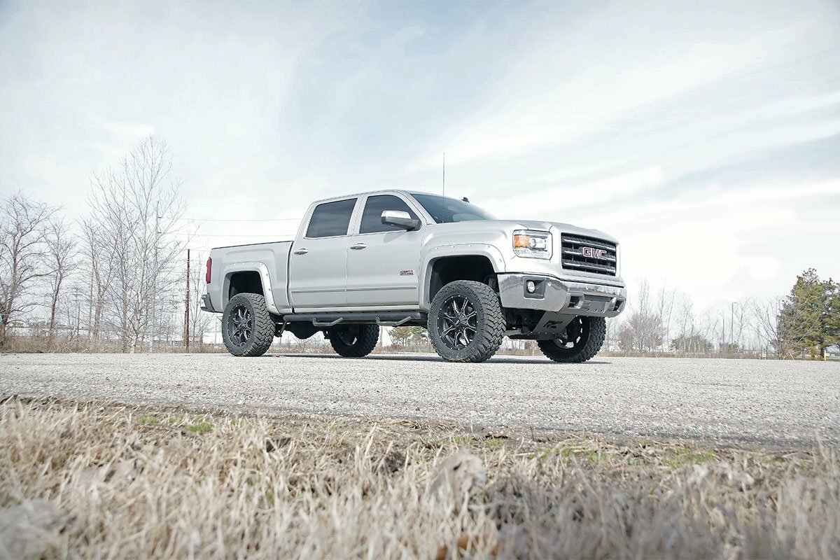 Fits Chevy/GMC 1500 4WD (14-18 & Classic) 5 Inch Lift Kit; Cast Steel; 22330