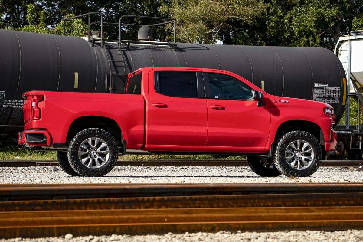 Fits GMC Sierra 1500 2WD/4WD (2019-2024) 3.5 Inch Lift Kit; 22630RED