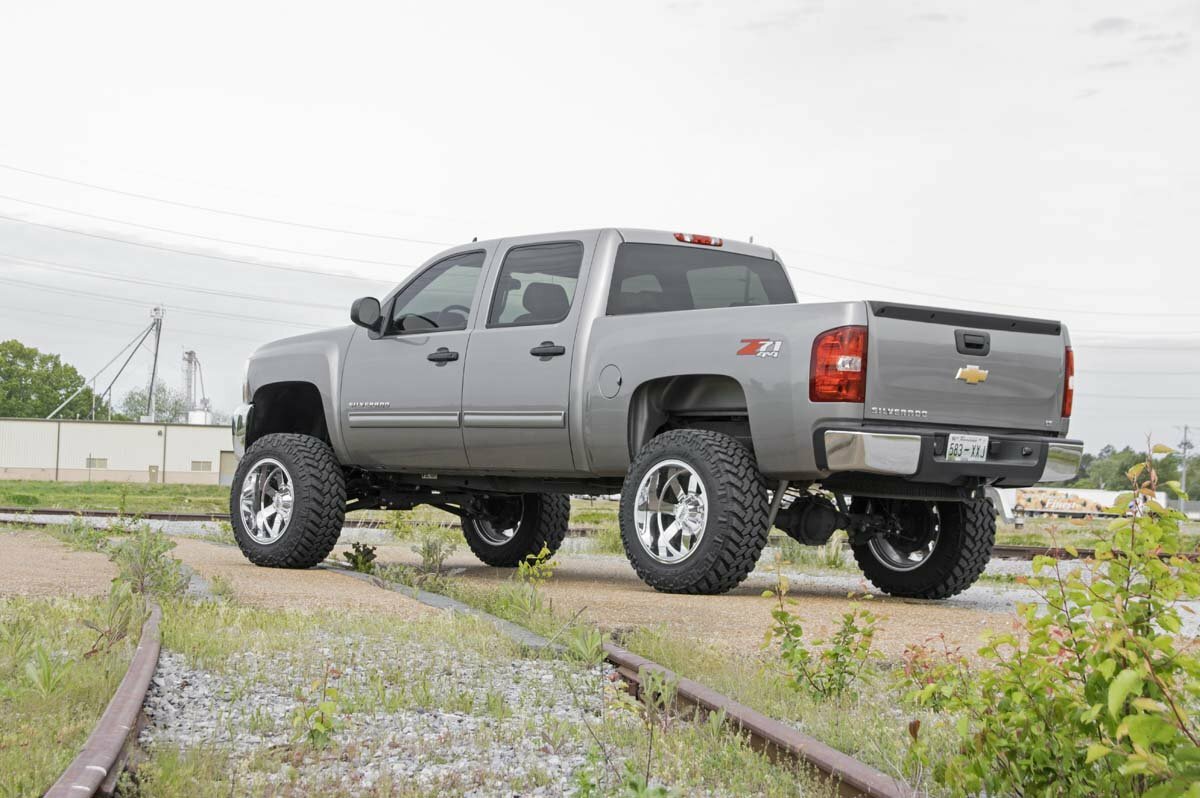 Fits Chevy/GMC 1500 4WD (07-13) 7.5 Inch Lift Kit; N3 Struts; 26431