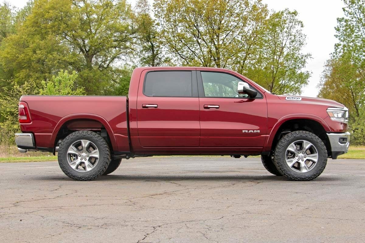 Fits Ram 1500 2WD/4WD (2019-2025) 3.5 Inch Lift Kit; M1 Struts/M1; 31440RED
