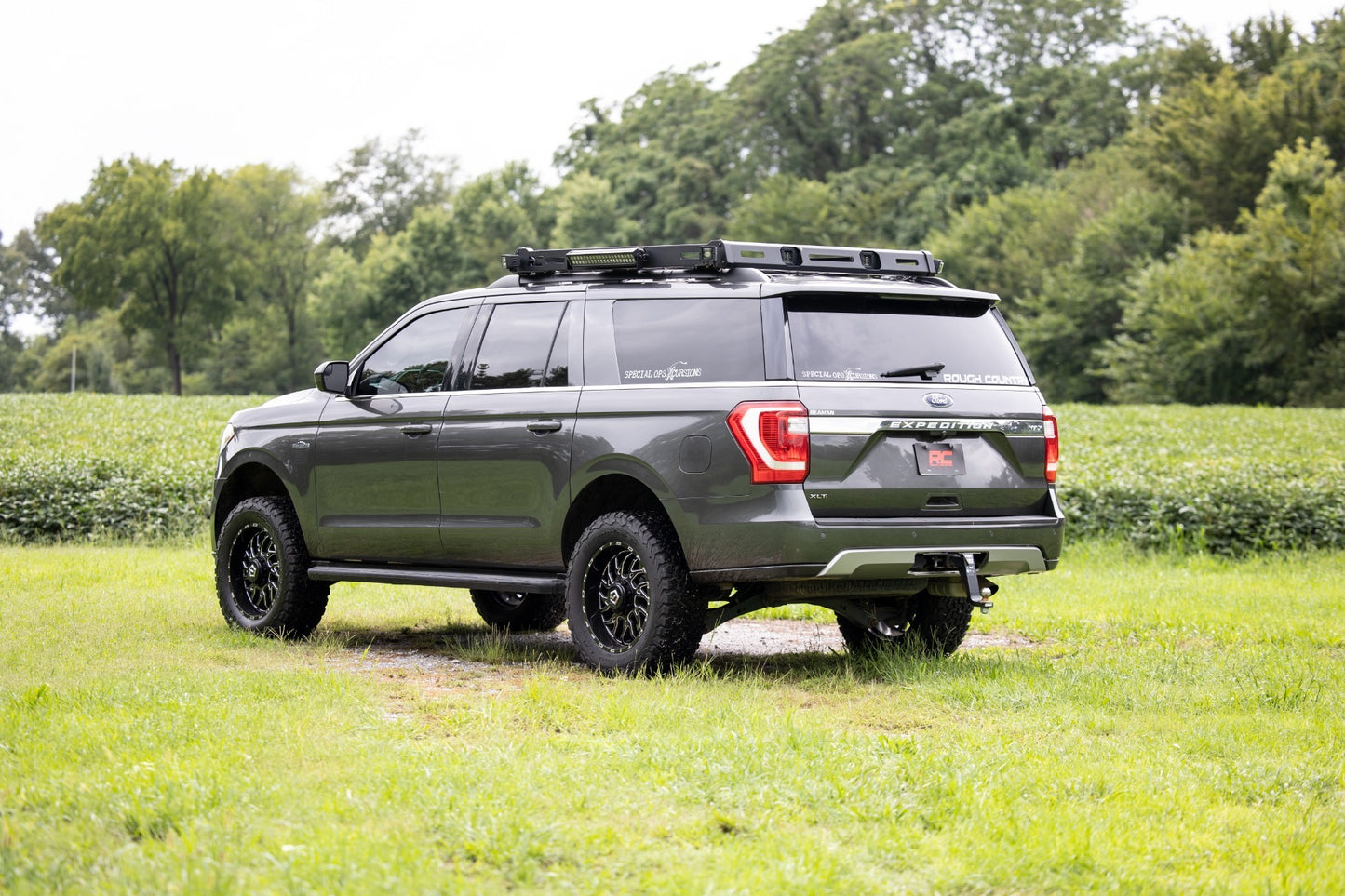 Fits Ford Expedition 4WD (2018-2024) 3 Inch Lift Kit; UCA; 40231