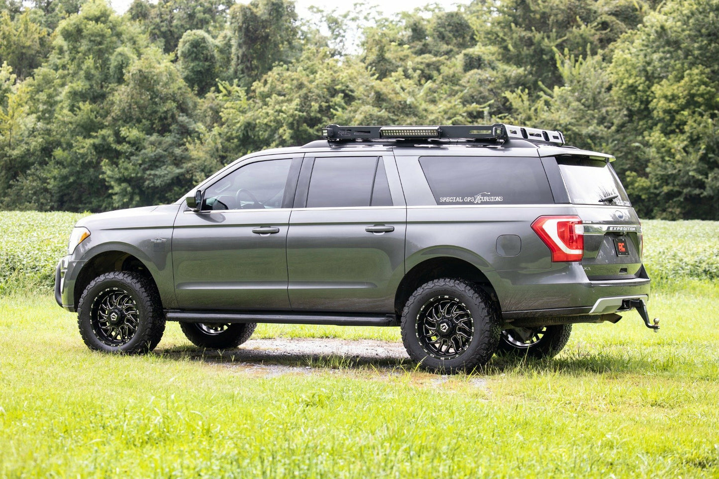 Fits Ford Expedition 4WD (2018-2024) 3 Inch Lift Kit; UCA; M1 Struts; 40240RED