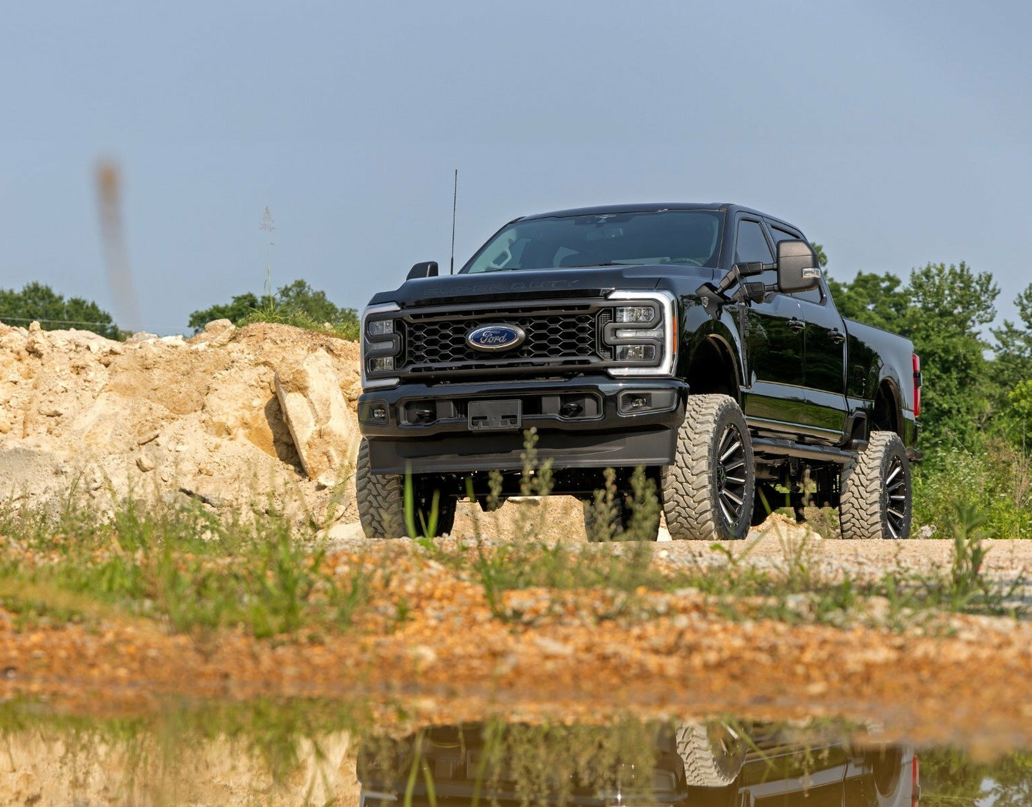 Fits Ford F-250/F-350 SD 4WD (2023-2024) 6" Lift Kit; Gas; No OVLD; 41930
