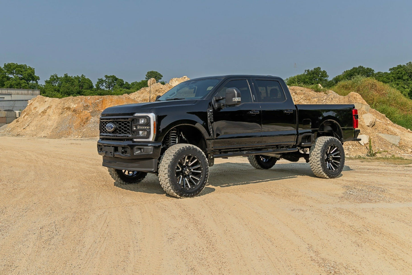 Fits Ford F-250/F-350 SD 4WD (2023-2024) 6" Lift Kit; Gas; No OVLD; 41930