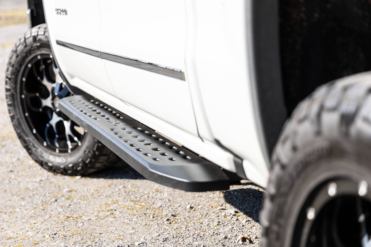 Fits Chevy 1500/2500HD/3500HD(07-18 &Classic) RPT2 Running Boards Crew Cab 44001