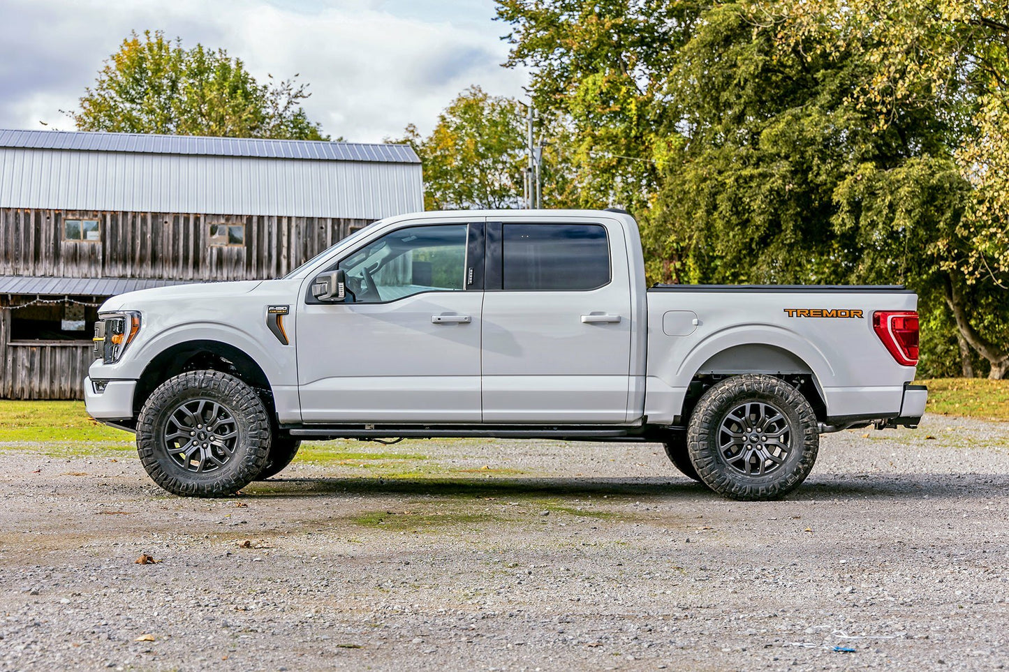 Fits Ford F-150 Tremor 4WD (2021-2024) 2.5 Inch Lift Kit; M1 Struts; 510040