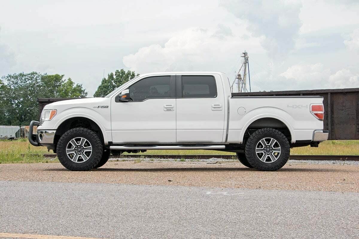 Fits Ford F-150 4WD (2009-2013) 3 Inch Lift Kit; M1 Struts; 54440RED