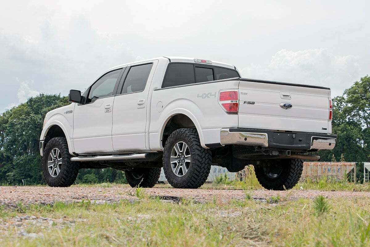 Fits Ford F-150 4WD (2009-2013) 3 Inch Lift Kit; M1 Struts; 54440RED