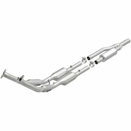 2008 Volkswagen R32 3.2L Direct-Fit Catalytic Converter 5461873 Magnaflow - Catalytic Converters Car Part People