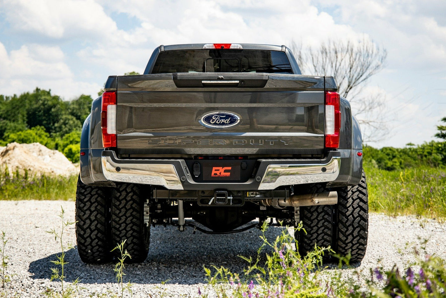 Fits Ford F-350 SD 4WD (2017-2022) 4.5" Lift Kit; Diesel; Dually; 55930