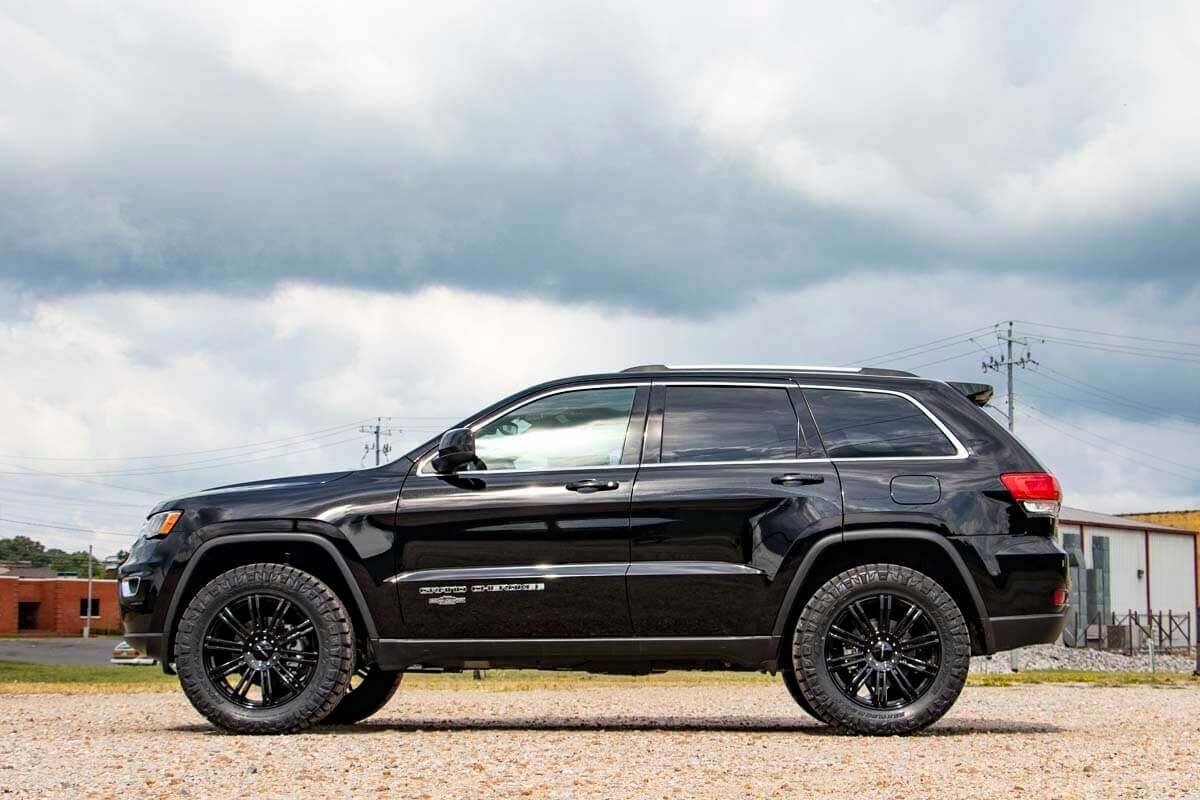 Fits Jeep Grand Cherokee WK2 2WD/4WD (2011-2022) 2.5 Inch Lift Kit; 60300