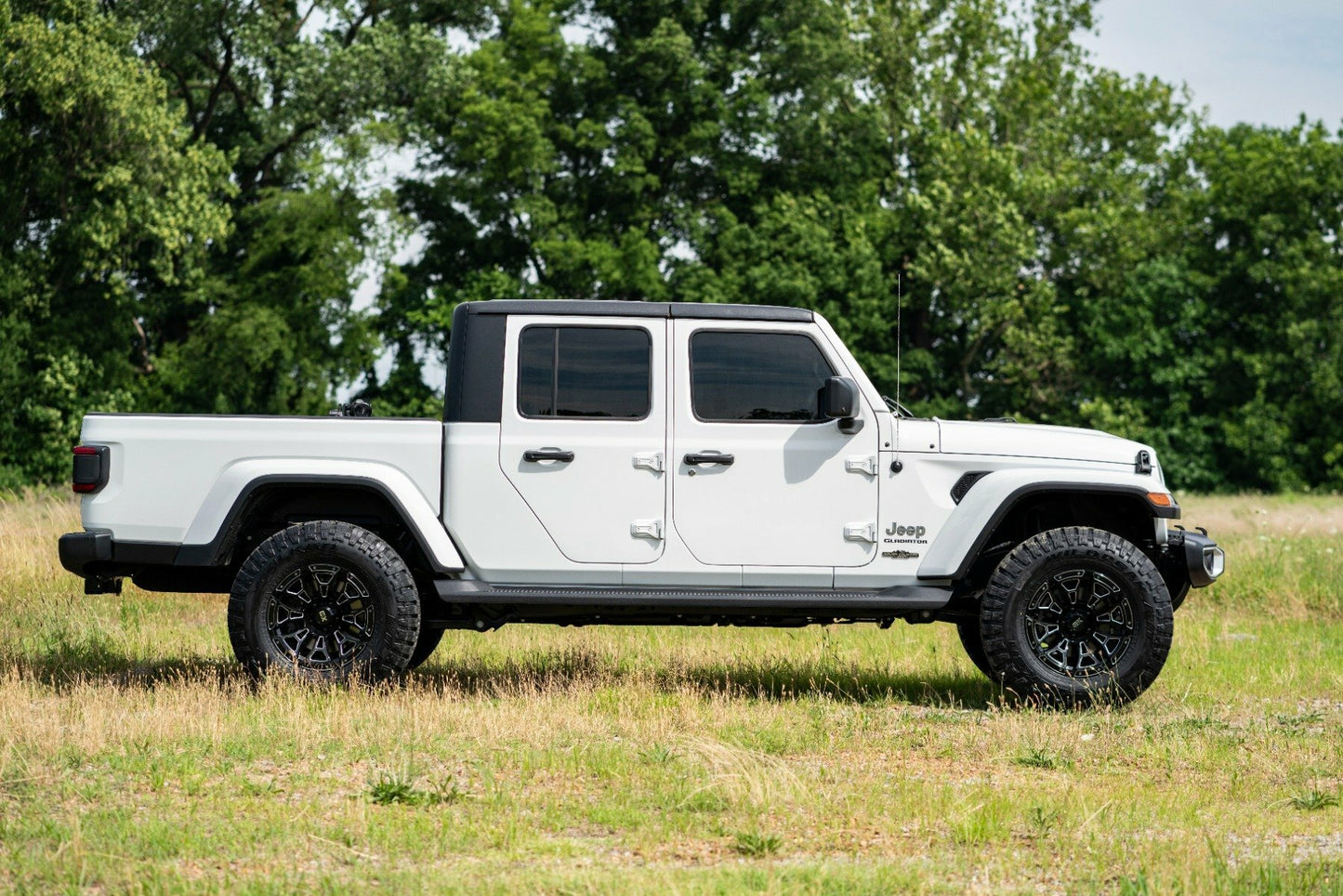 Fits Jeep Gladiator JT 4WD (2024) 2.5 Inch Leveling Kit; Spacers; N3; 61330