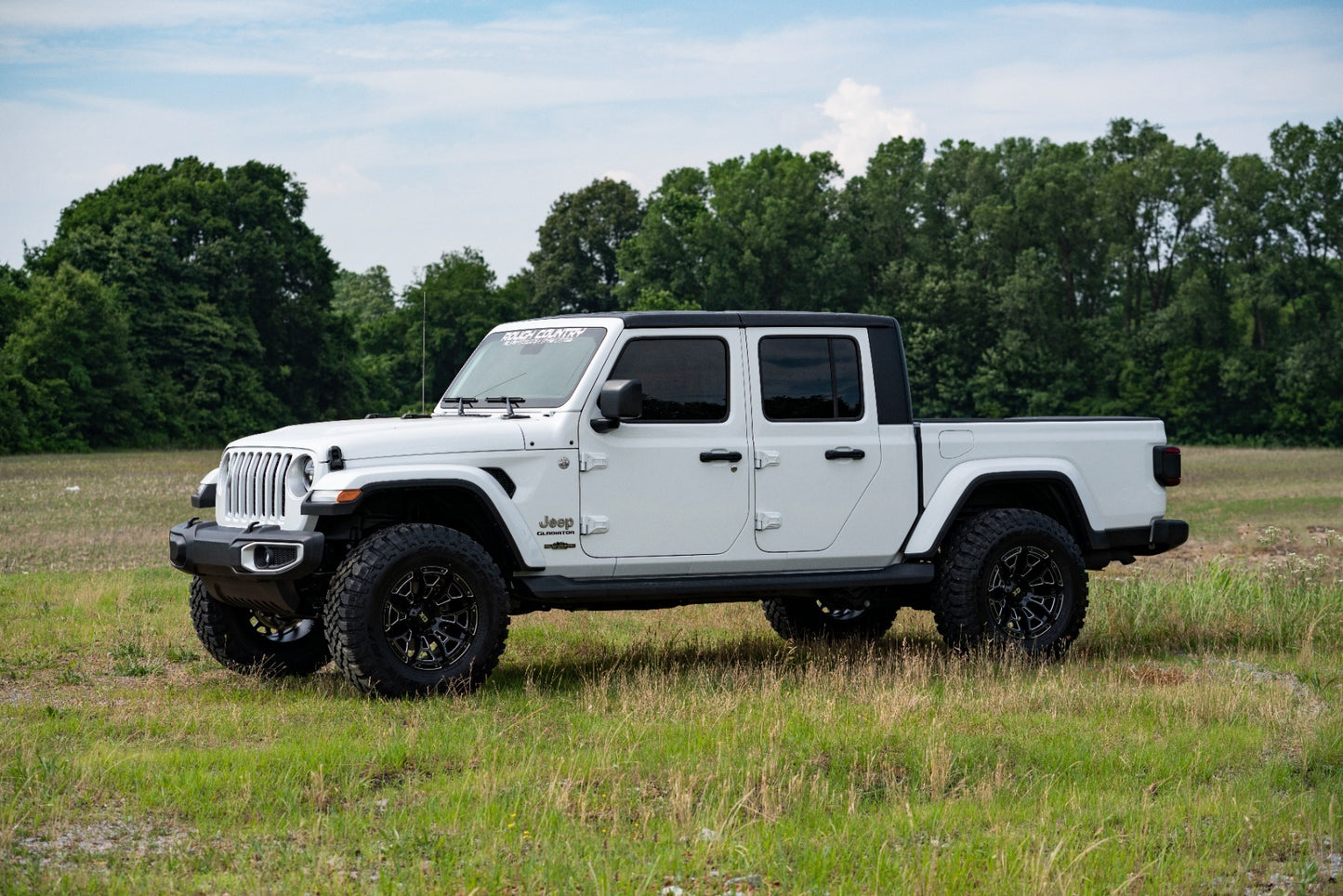 Fits Jeep Gladiator JT 4WD (2024) 2.5 Inch Leveling Kit; Spacers; M1; 61340