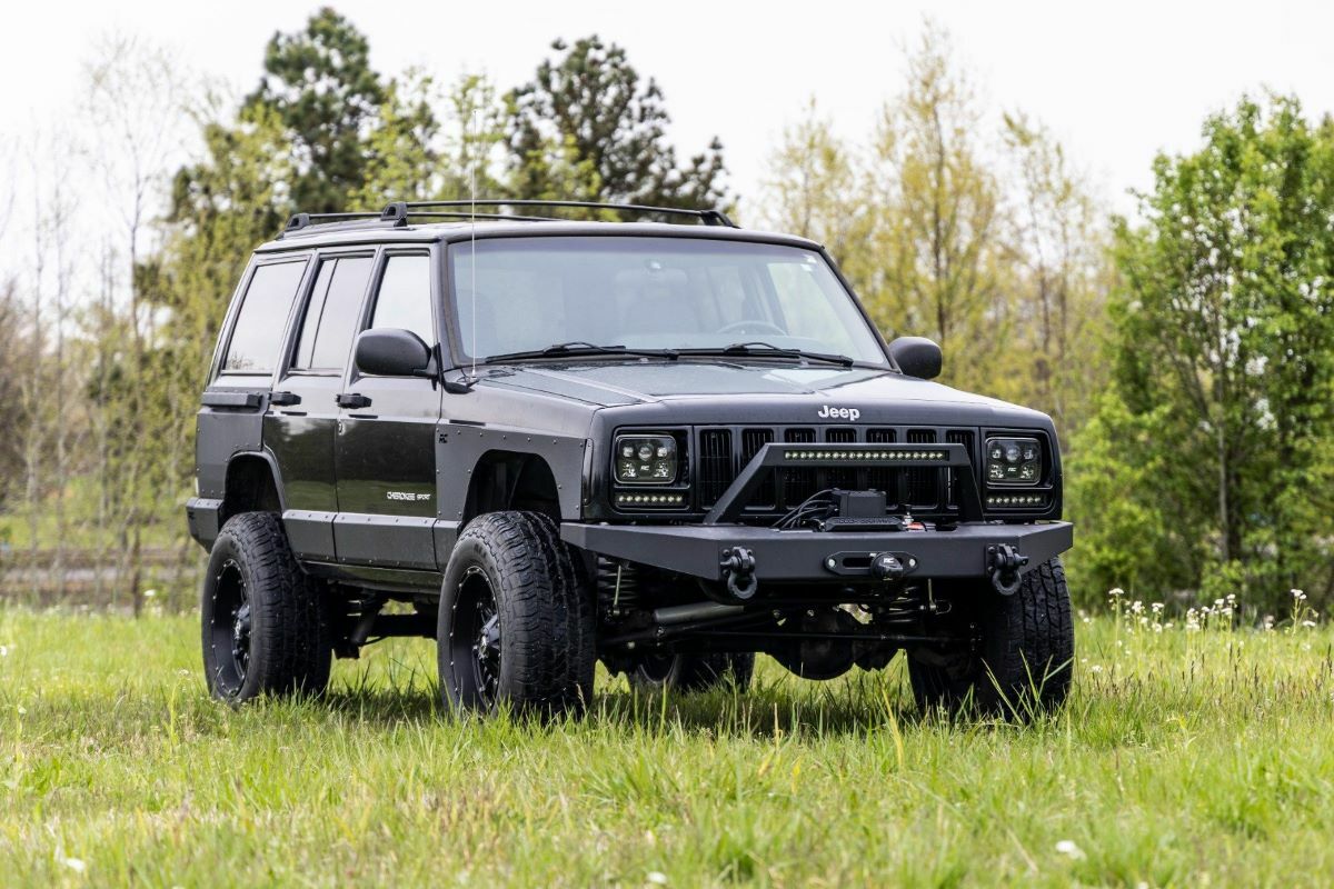 Fits Jeep Cherokee XJ 2WD/4WD (1984-2001) 3 Inch Lift Kit; RR Springs; M1; 63040