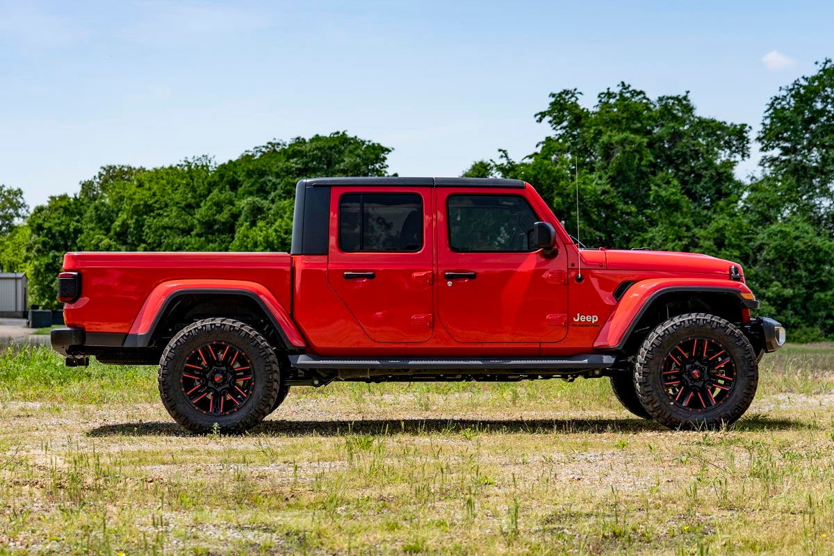 Fits Jeep Gladiator JT 4WD (2020-2023) 2.5 Inch Leveling Kit; Spacers; M1; 63440