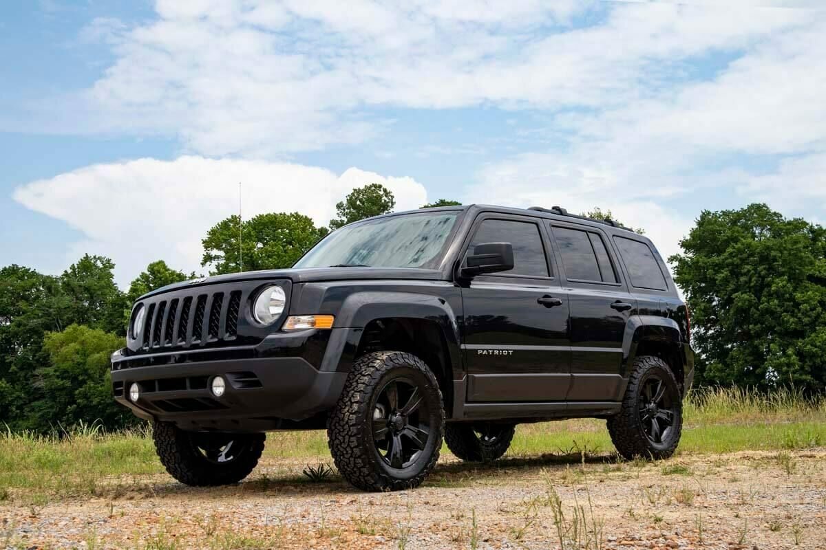 Fits Jeep Compass 4WD (2007-2016) 2 Inch Lift Kit; 66501