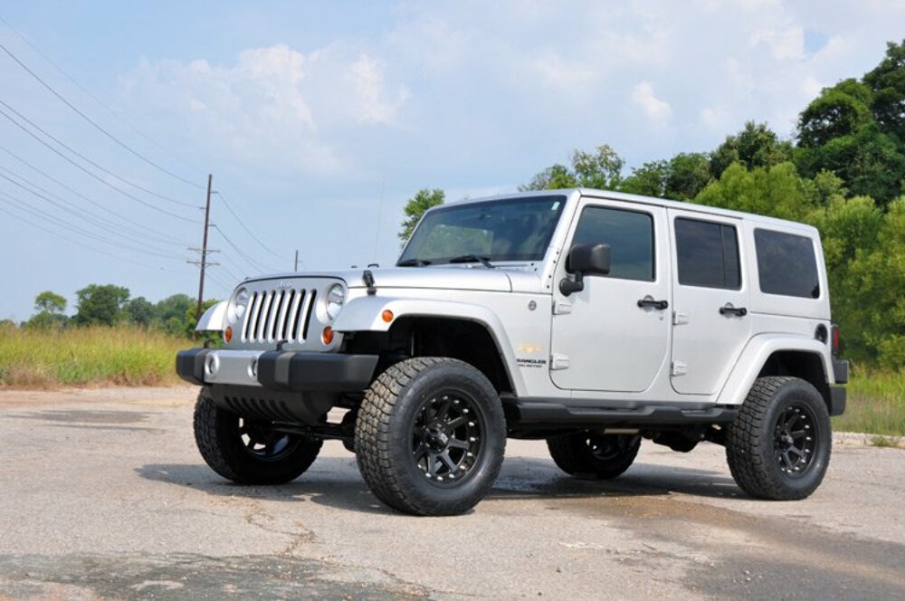 Fits Jeep Wrangler Unlimited 2WD/4WD (2007-2018) 3.25 Inch Lift Kit; V2; 66970