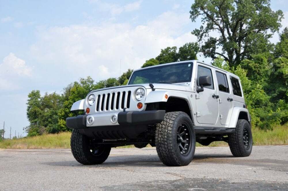 Fits Jeep Wrangler Unlimited 2WD/4WD (2007-2018) 3.25 Inch Lift Kit; V2; 66970