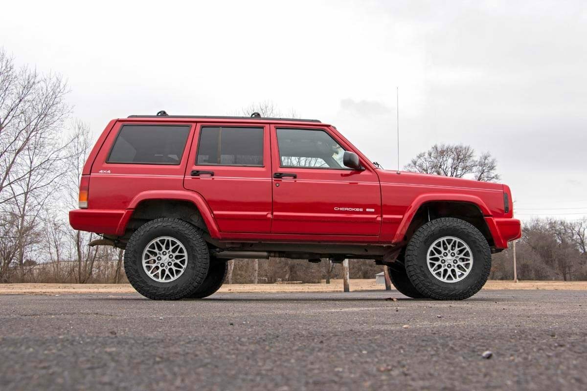 Fits Jeep Cherokee XJ 2WD/4WD (1984-2001) 3 Inch Lift Kit; SII; RR AAL; M1 67041