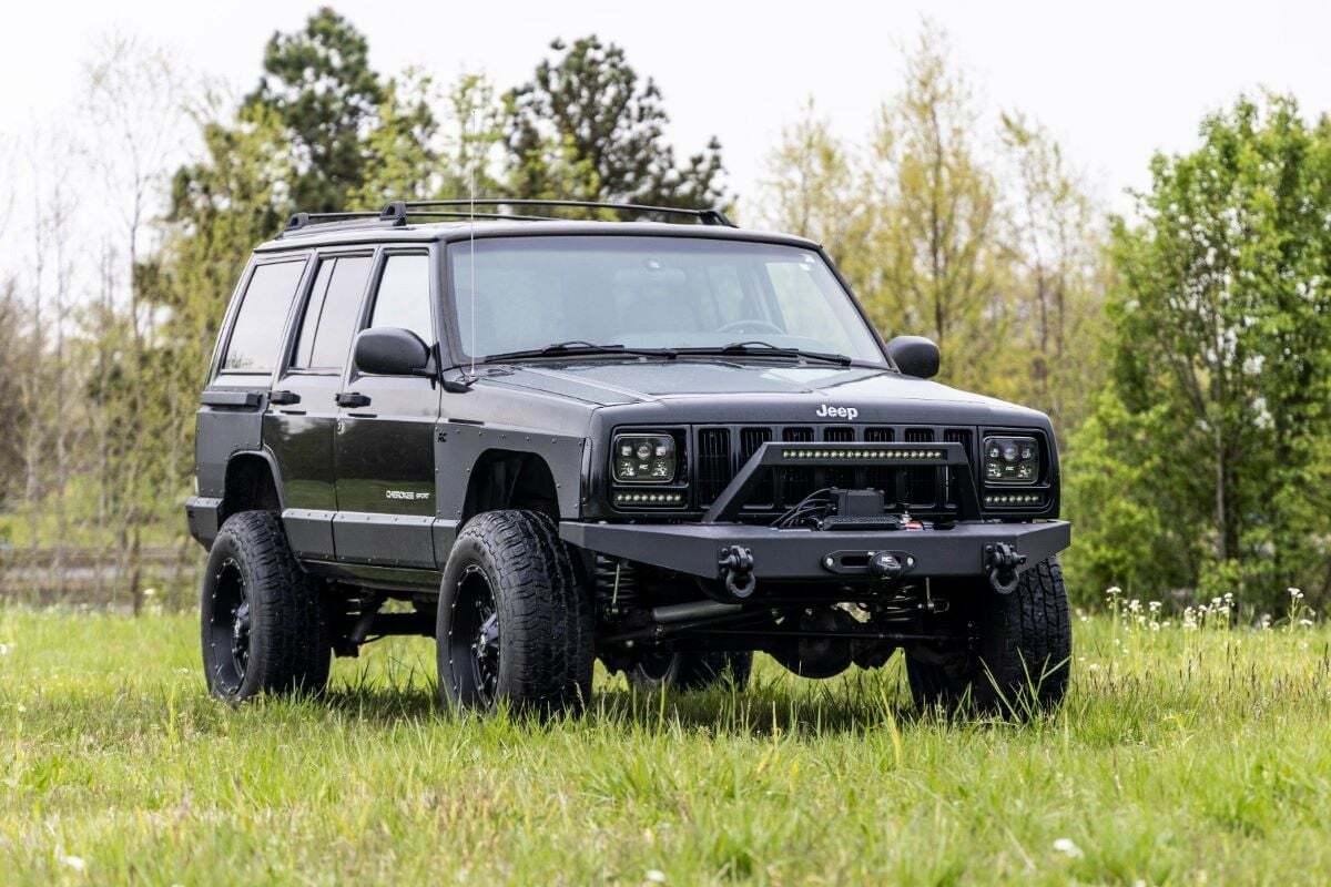 Fits Jeep Cherokee XJ 2WD/4WD (1984-2001) 3 Inch Lift Kit; Rear AAL; V2; 67070