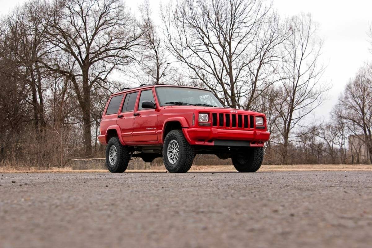 Fits Jeep Cherokee XJ 2&4WD (84-01) 3" Lift Kit; SII; RR AAL; V2 Shocks; 670X70