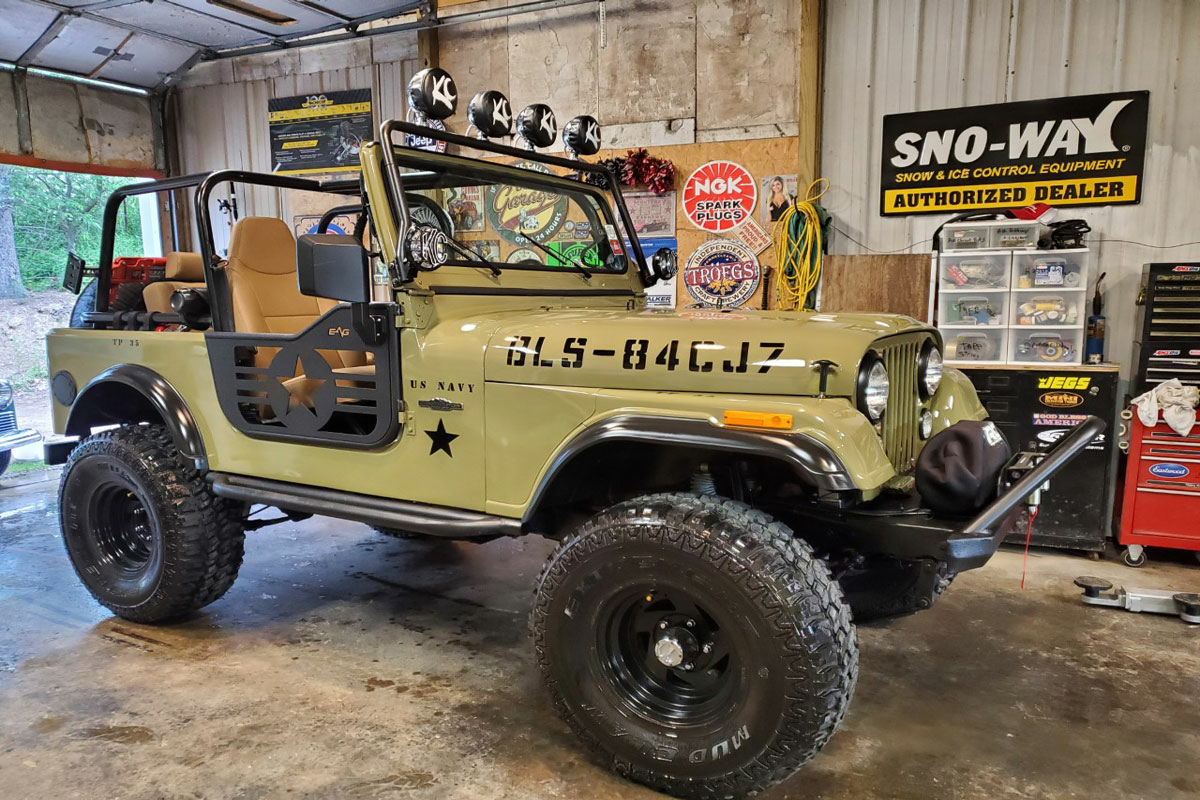Fits Jeep CJ 5 4WD (1982-1983) 4 Inch Lift Kit; 67530
