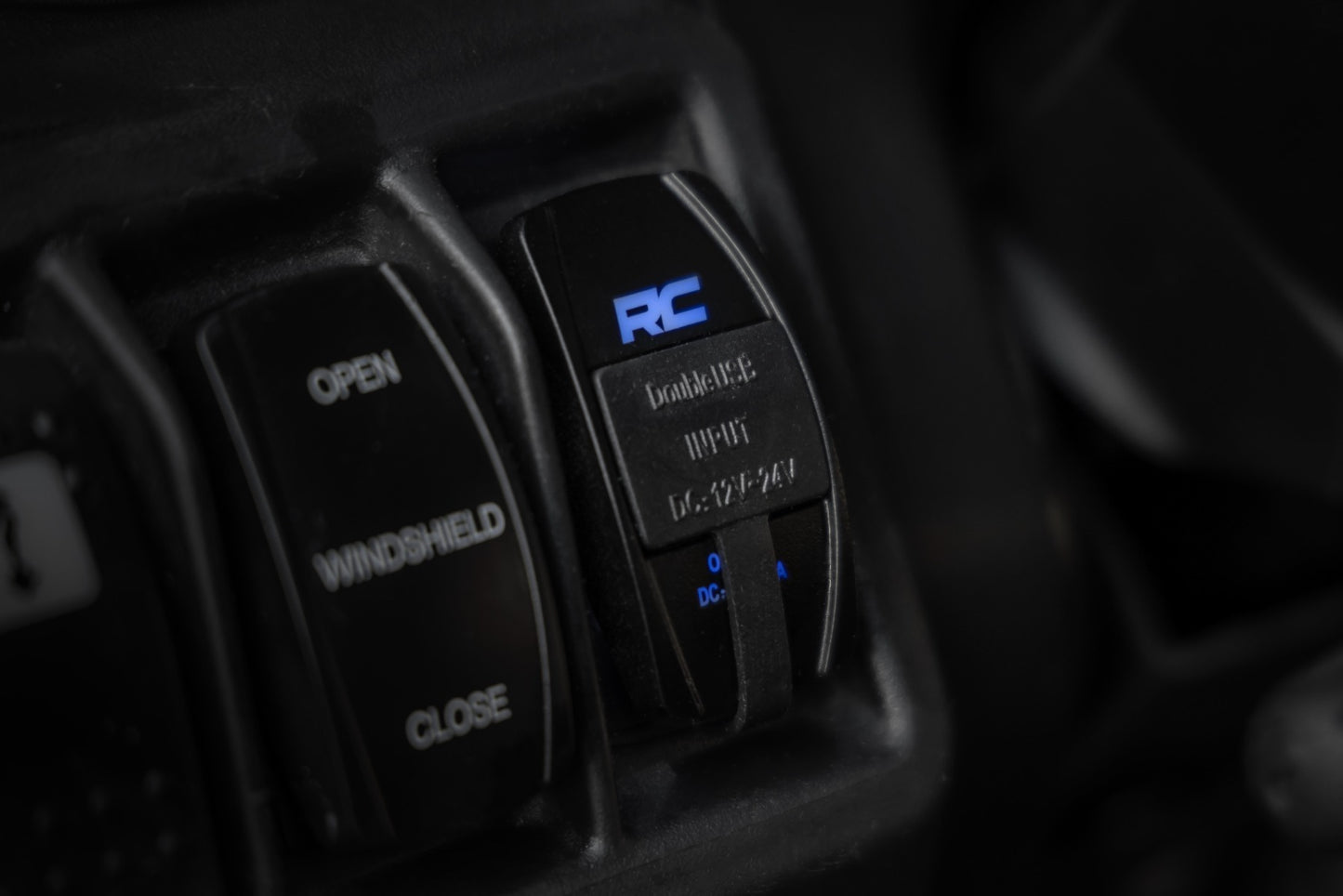 USB Switch Insert; 2x1 with Logo; Blue Back Light 709USB