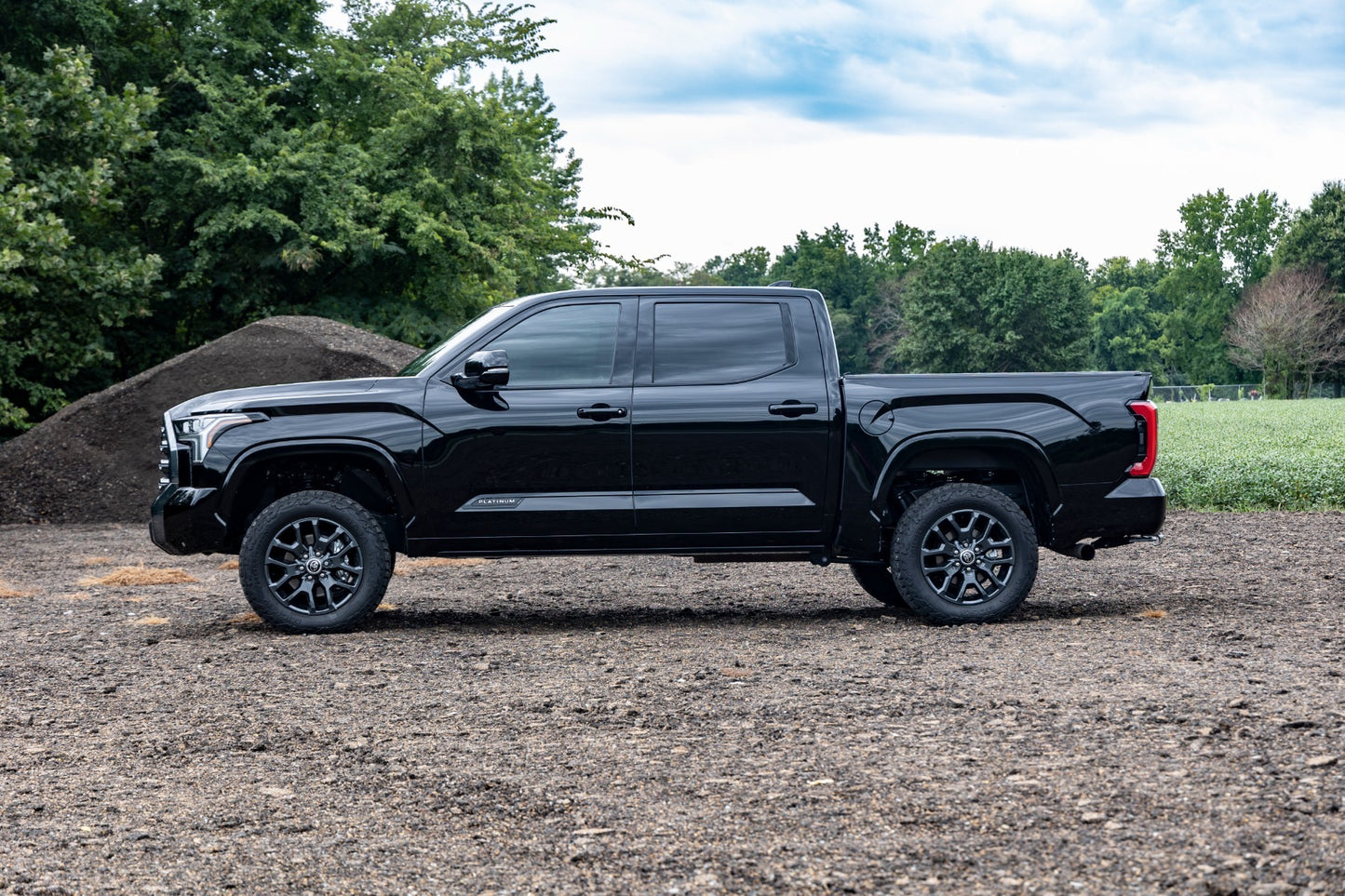 Fits Toyota Tundra 4WD (2022-2024) 3.5 Inch Lift Kit; Rear Air Ride; 71300