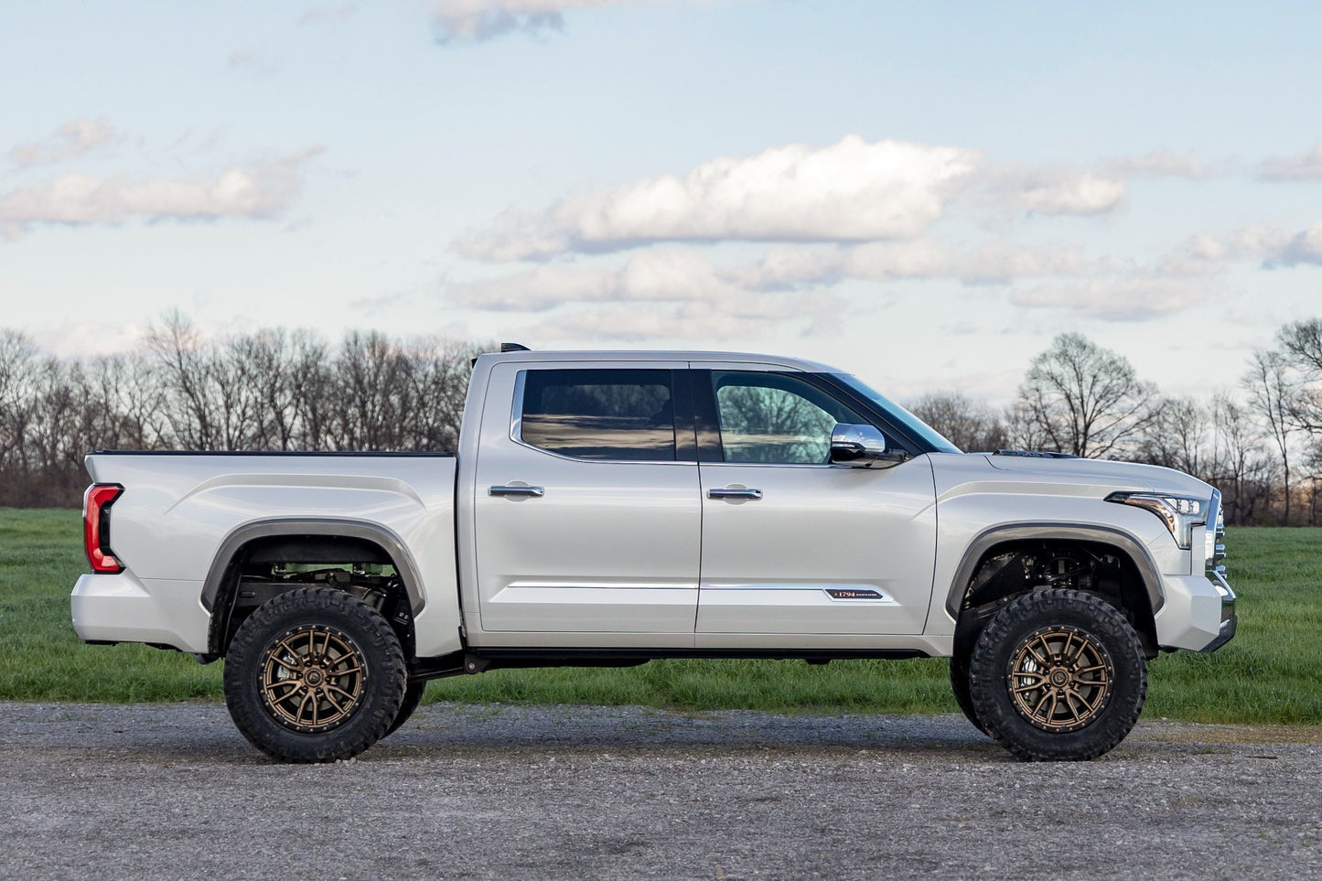 Fits Toyota Tundra 2WD/4WD (2022-2024) 6 Inch Lift Kit; OE Air Ride; 71800