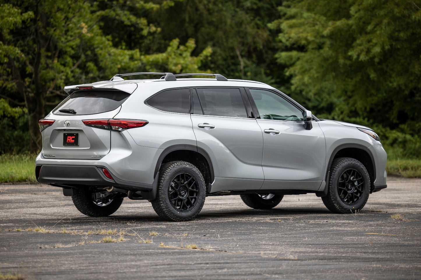 Fits Toyota Highlander 4WD (2020) 2 Inch Lift Kit; 73700