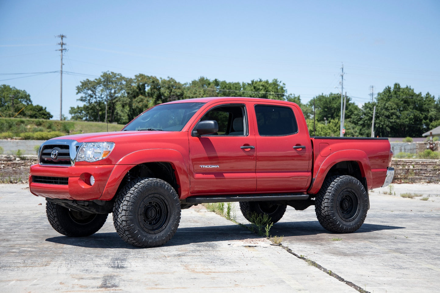 Fits Toyota Tacoma 4WD (2005-2023) 3.5 Inch Lift Kit; UCA; M1 Struts; 74240