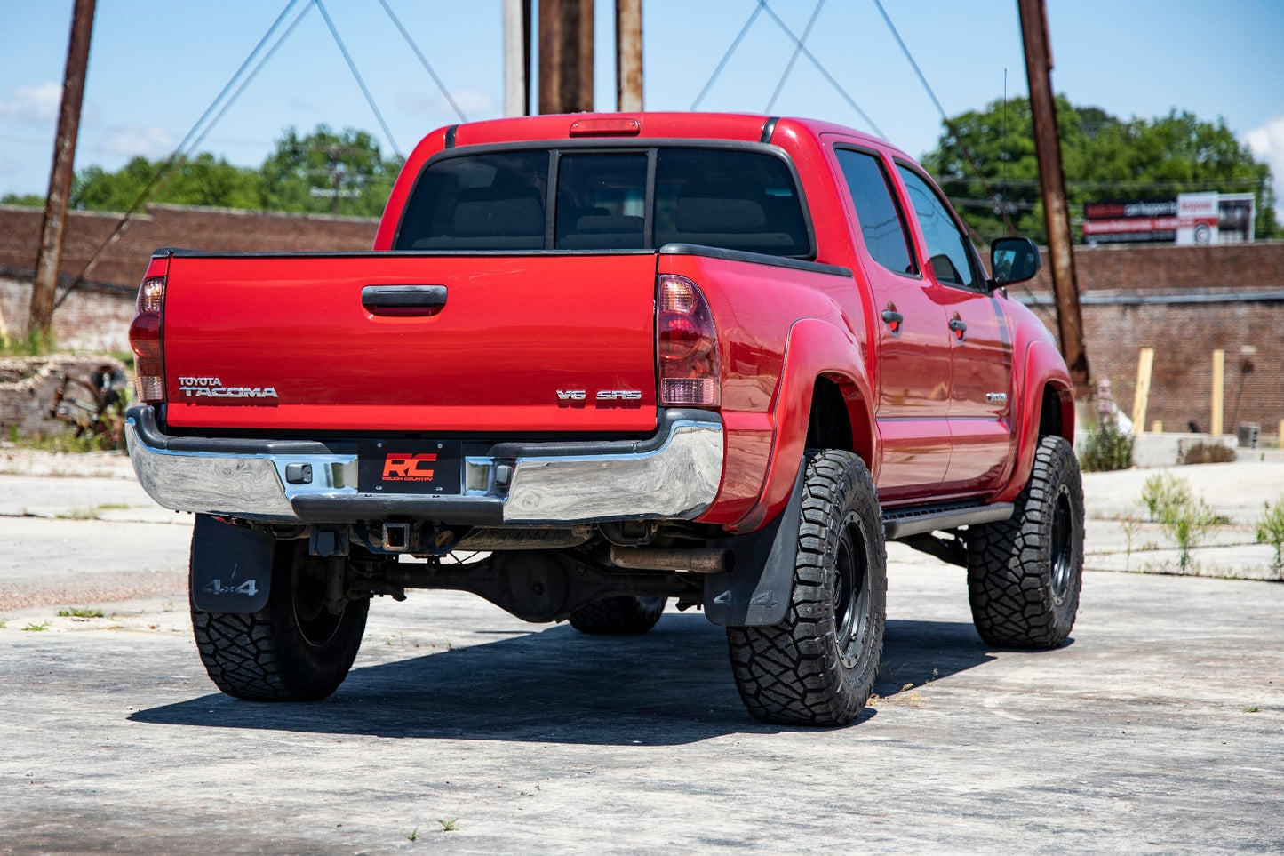 Fits Toyota Tacoma 4WD (2005-2023) 3.5 Inch Lift Kit; UCA; M1 Struts; 74240