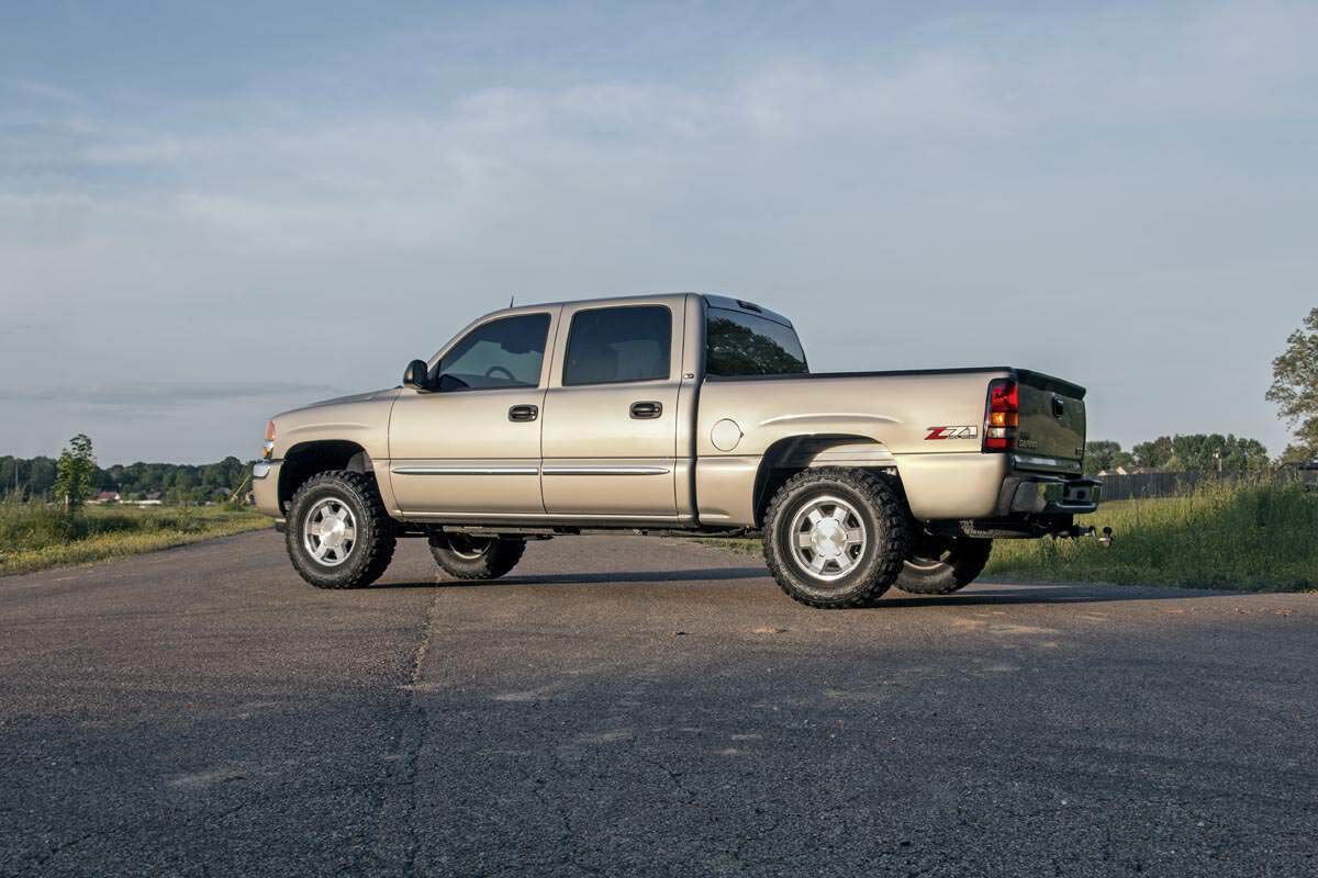 Fits Chevy/Sierra 1500/Silverado 1500 (99-06 &Classic) 1.5-2" Leveling 7592