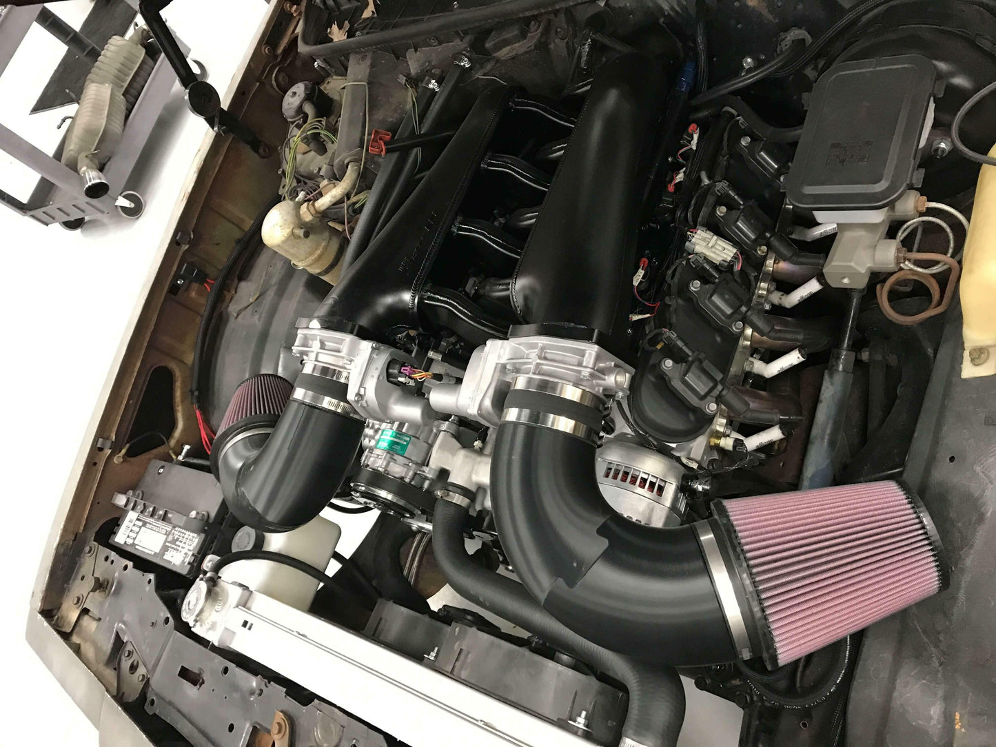 Sniper EFI Intake Manifold Dual Plenum 102mm and Fuel Rail Kit - Black - 822242