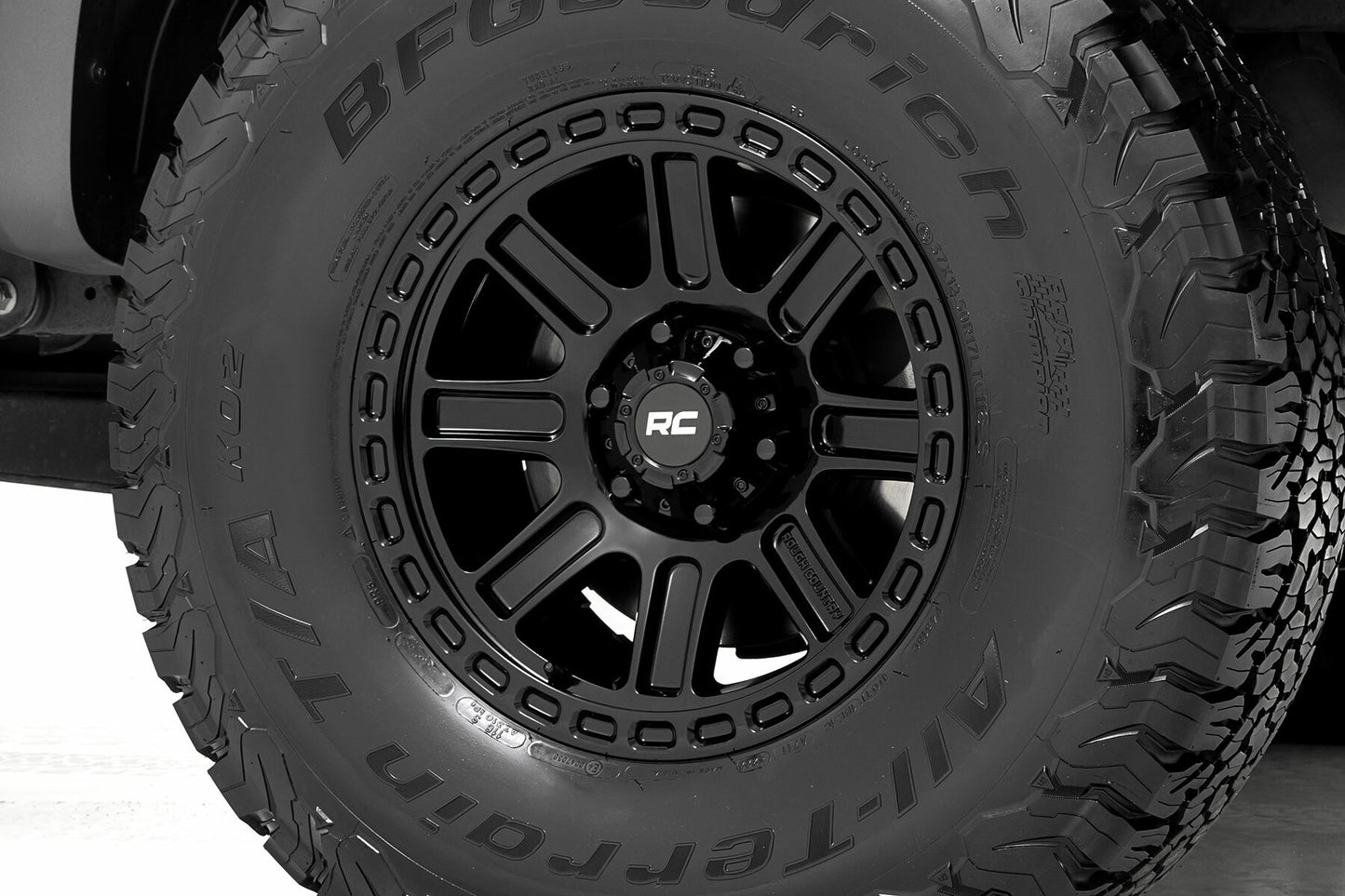Rough Country 84 Series Wheel; Gloss Black; 18x8.5; 6x5.5; +0mm 84180912