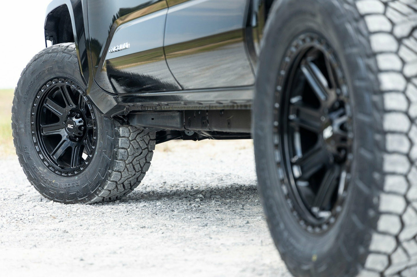 Rough Country 84 Series Wheel; Gloss Black; 18x8.5; 6x5.5; +0mm 84180912