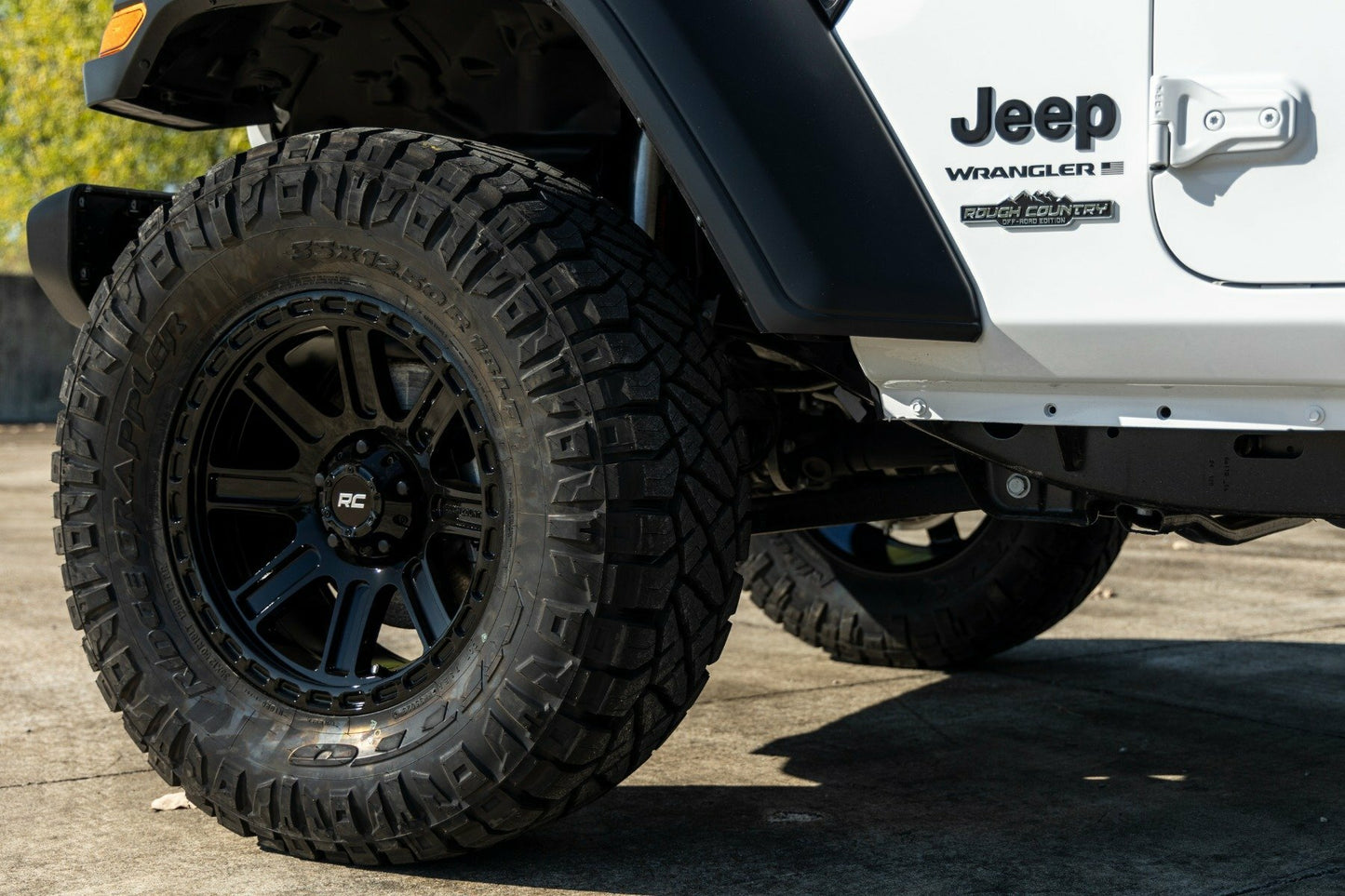 Rough Country 84 Series Wheel; Gloss Black; 18x8.5; 5x5; +0mm 84180918
